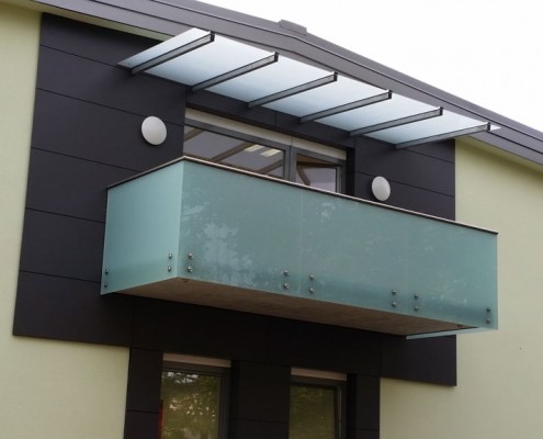 Glas- und Stahlbalkon aus dem Hause Hillerzeder