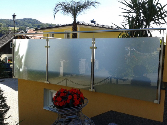 Glas- und Stahlbalkon aus dem Hause Hillerzeder Glas- und Stahlbalkon aus dem Hause Hillerzeder