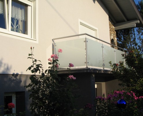 Glas- und Stahlbalkon aus dem Hause Hillerzeder