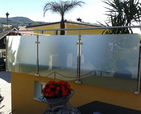 Glas- und Stahlbalkon aus dem Hause Hillerzeder