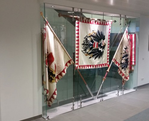Glas- und Stahlvitrine - Spezialanfertigungen aus dem Hause Hillerzeder