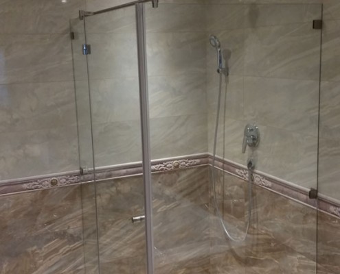 Sicherheitsglas Dusche - Spezialanfertigung aus dem Hause Hillerzeder