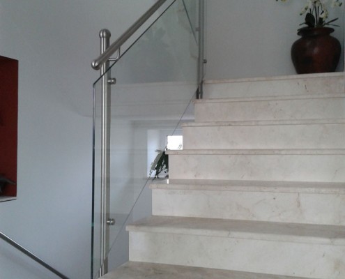 Stiegengeländer aus Stahl und Glas aus dem Hause Hillerzeder