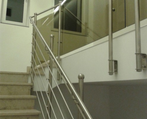 Stiegengeländer aus Stahl und Glas aus dem Hause Hillerzeder