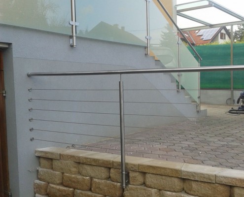 Stiegengeländer aus Stahl und Glas aus dem Hause Hillerzeder